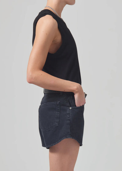 JESSIE MODERN MUSCLE TEE IN BLACK - Romi Boutique