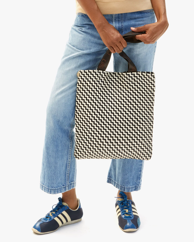 CARRYALL IN BLACK AND CREAM WOVEN ZIG ZAG