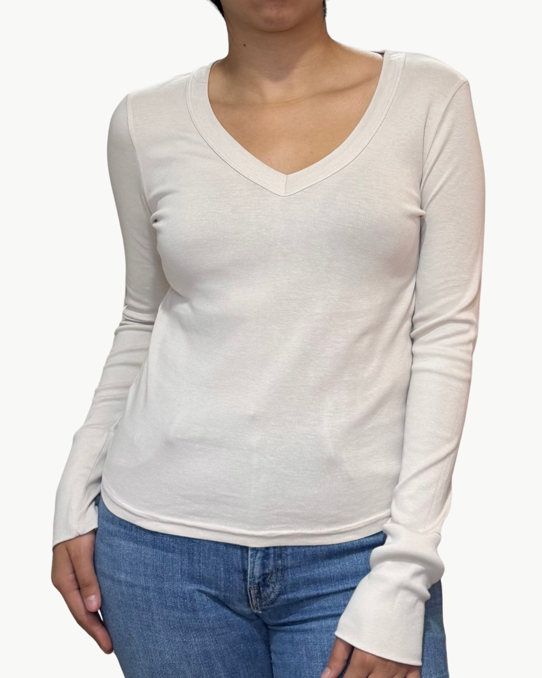 LOGAN V-NECK TEE IN CEMENT