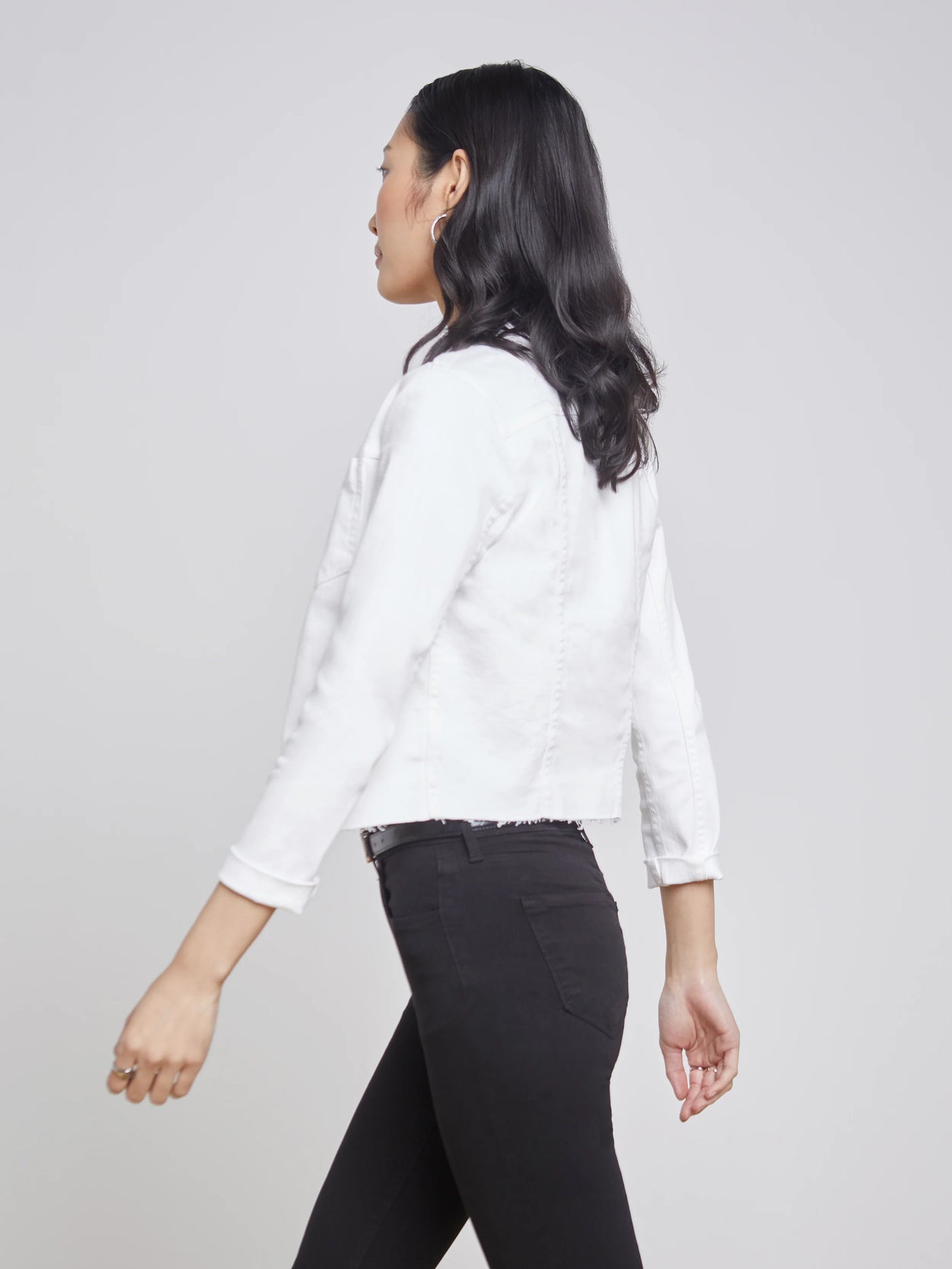 JANELLE SLIM RAW JACKET IN WHITE