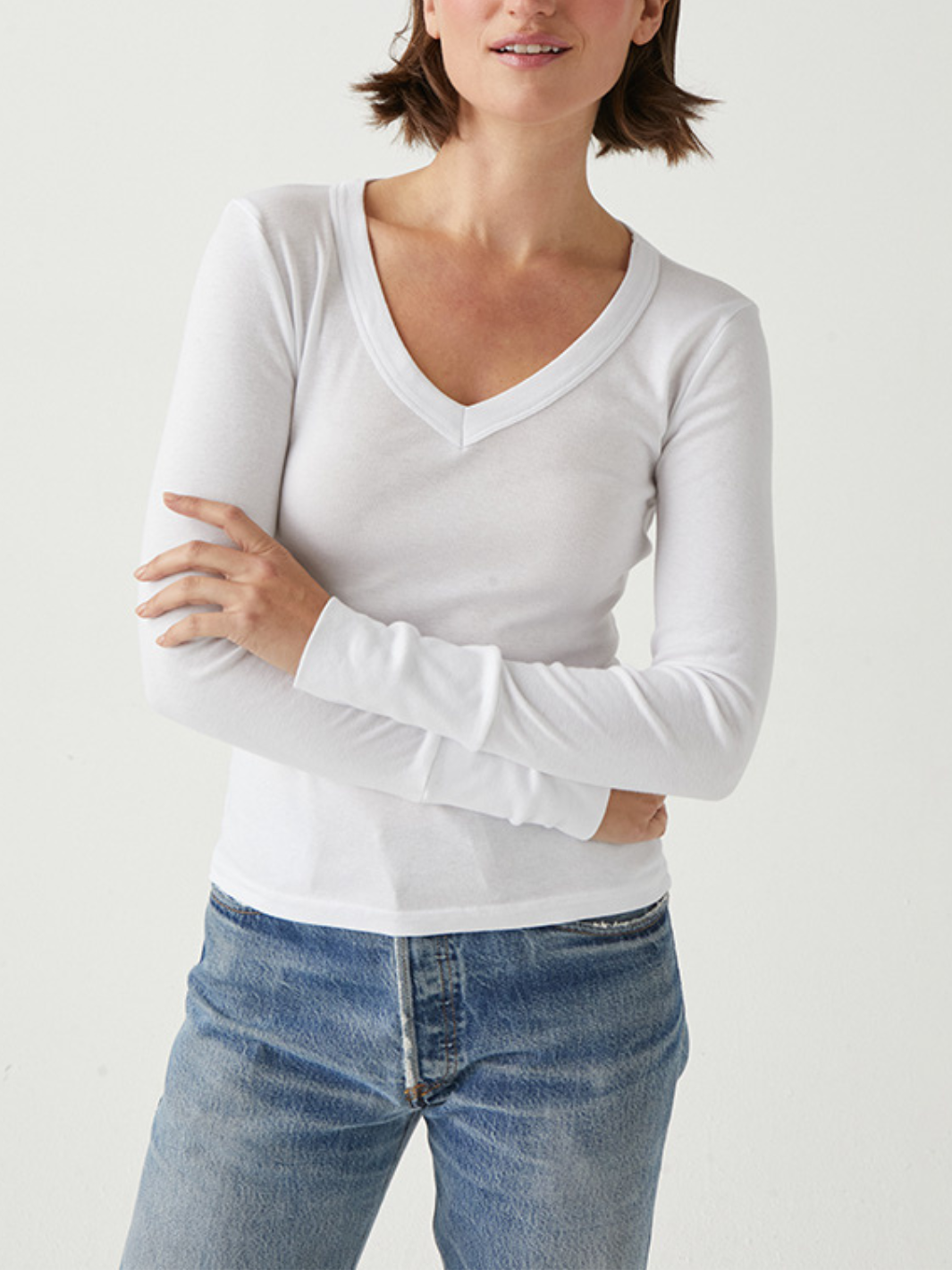 LOGAN V-NECK TEE IN WHITE