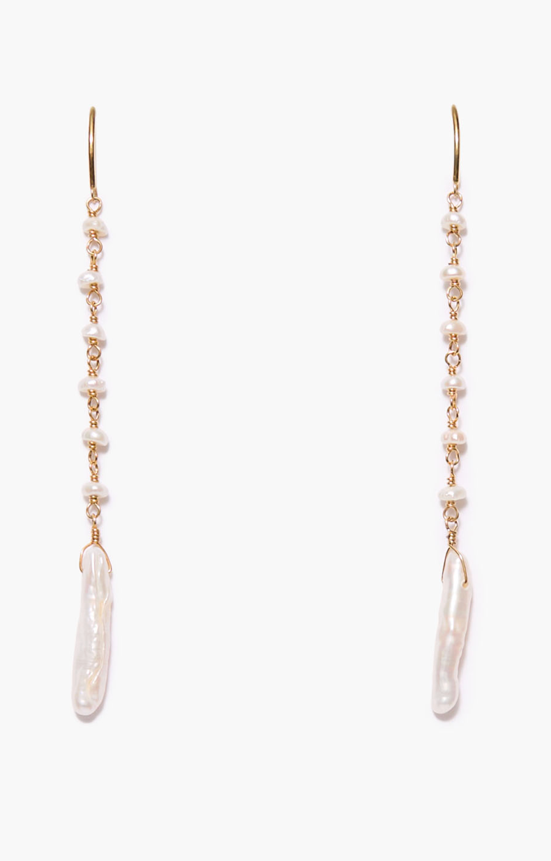 GOLD THREAD THRU EARRINGS IN WHITE PEARL