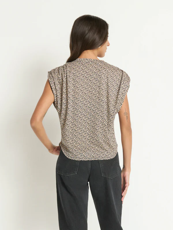 FRANKIE LUXE TEE IN DITSY FLORAL BUTTERSCOTCH - Romi Boutique