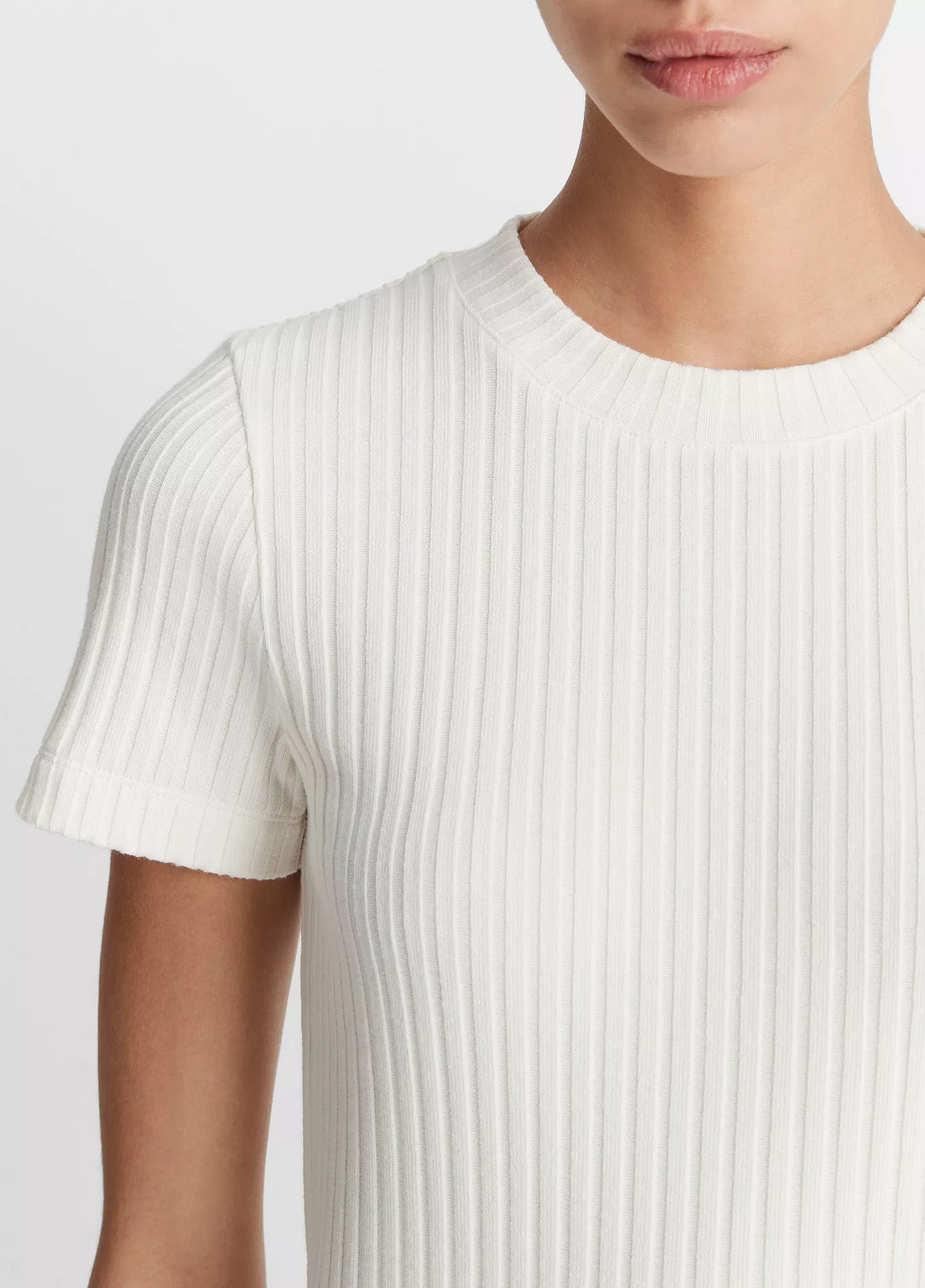 RIBBED SHORT SLEEVE CREW NECK T-SHIRT IN OFF WHITE - Romi Boutique