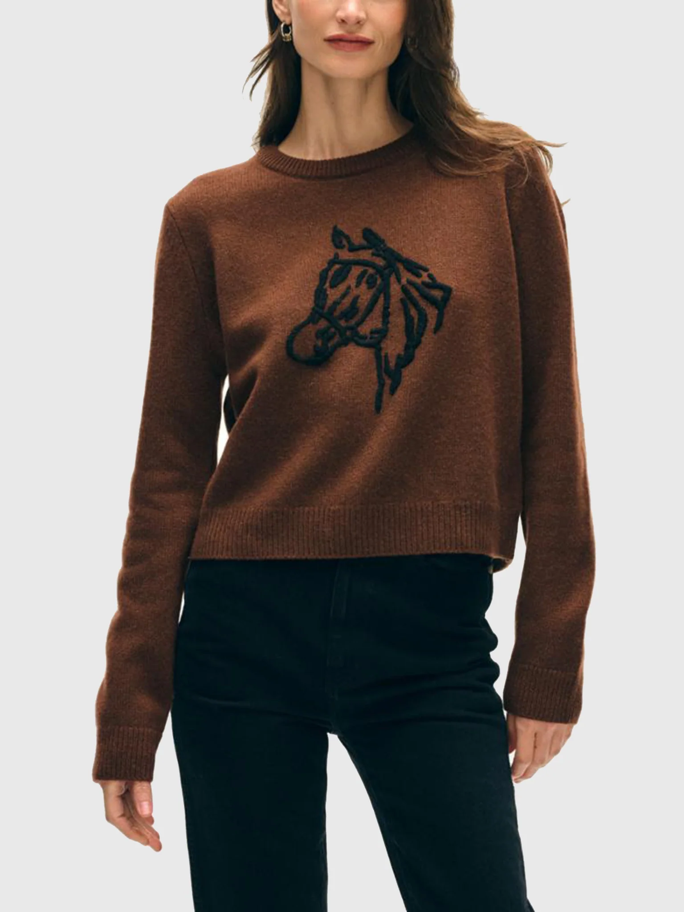 CASHMERE BLEND HORSE EMBROIDERED CREW IN COCO/BLACK