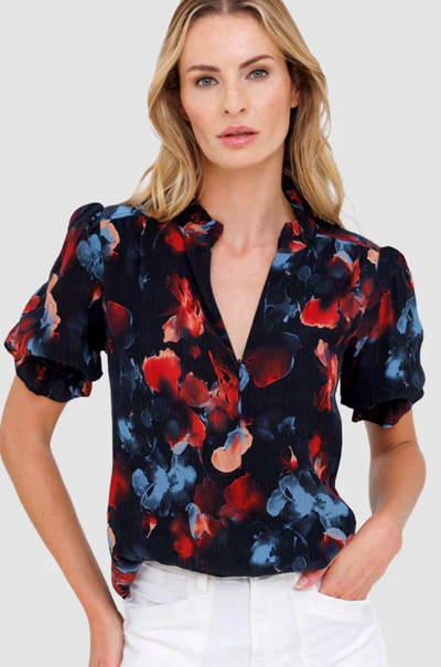 GO SOFT SPOKEN SHORT SLEEVE PRINTED IN BLACKOUT FLORAL
