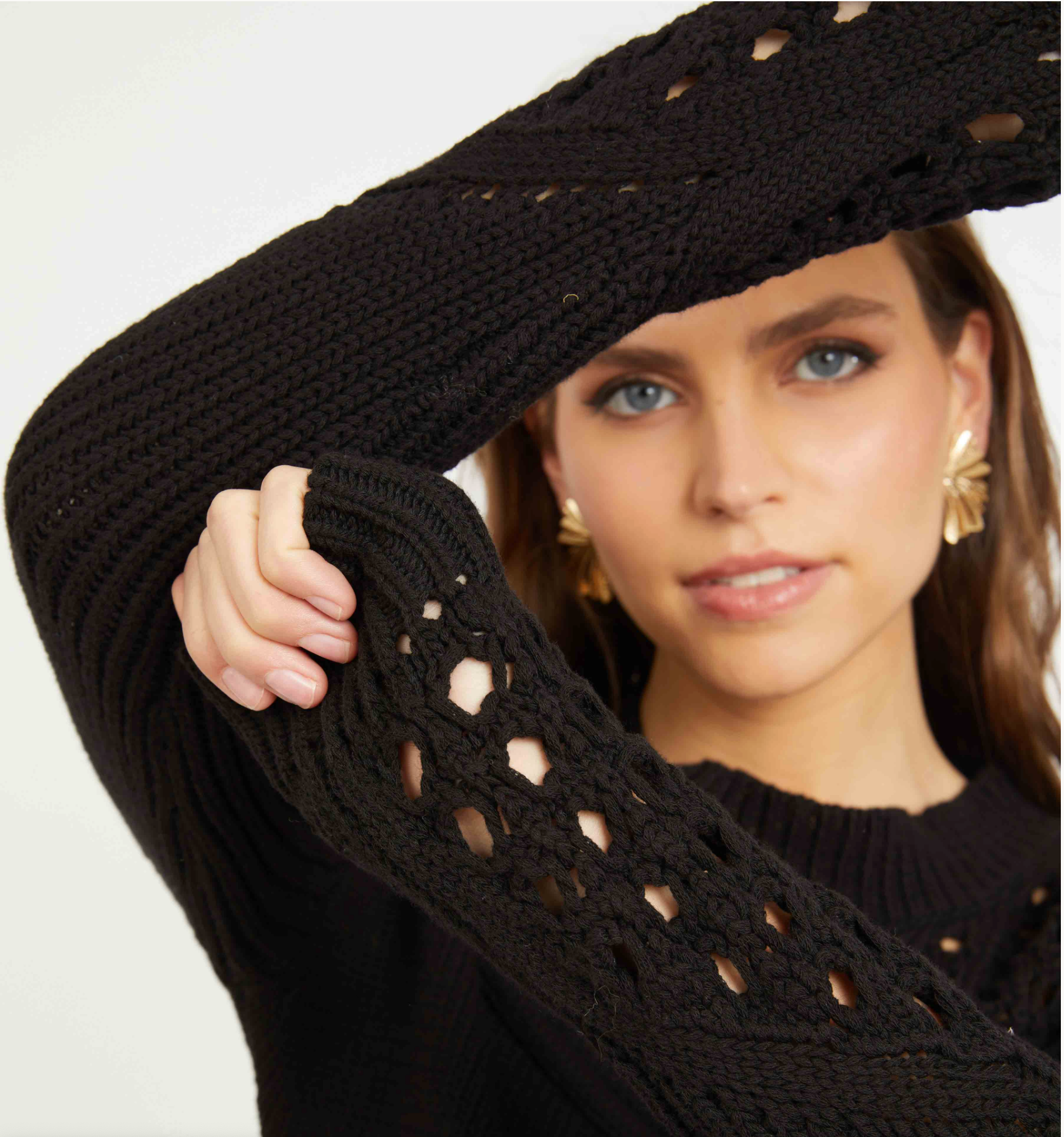BELLAMY SWEATER IN BLACK - Romi Boutique