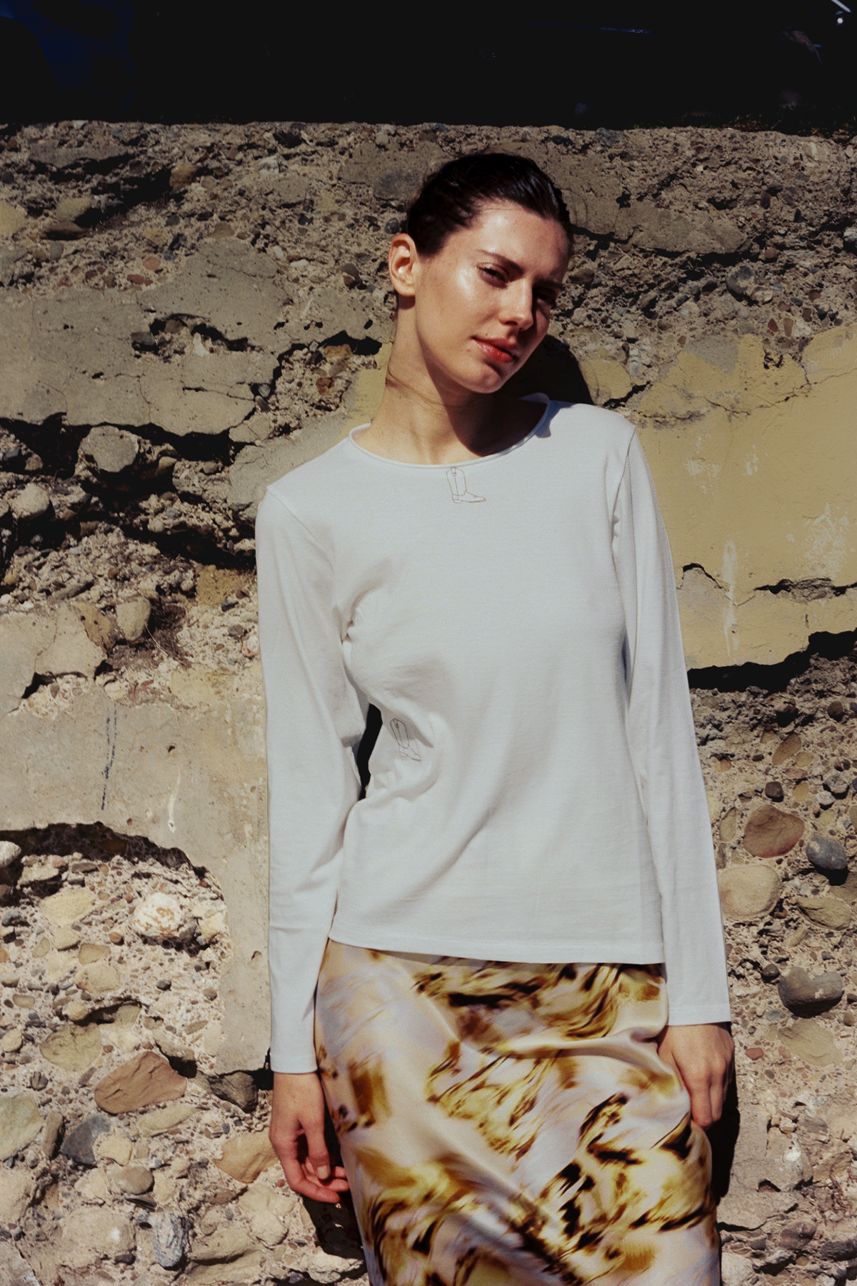 EMBROIDERED BOOT LONG SLEEVE COTTON T-SHIRT IN WHITE - Romi Boutique