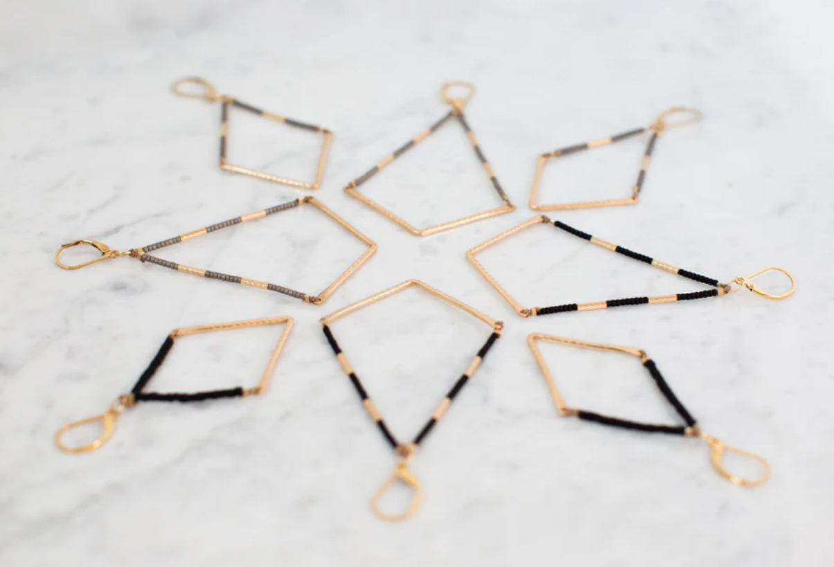BEADED V EARRINGS SMALL IN BLACK - Romi Boutique