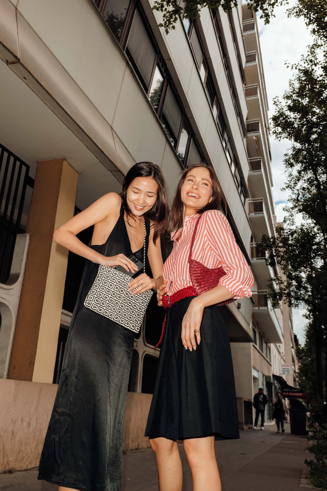 POCHETTE PARIMULA IN BLACK/PEARL