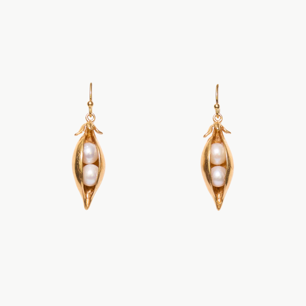 GOLD PEAPODS IN WHITE PEARL - Romi Boutique