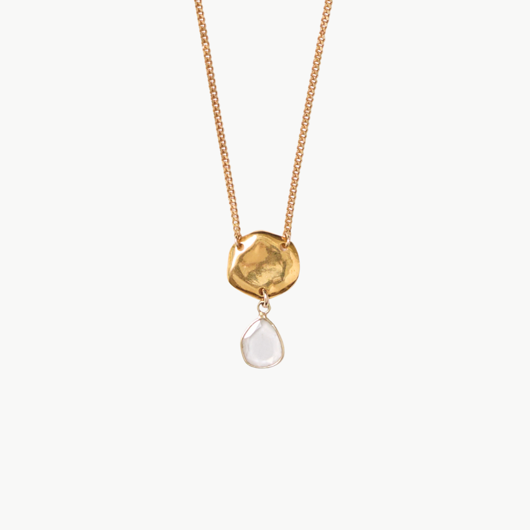 FLAT PEBBLE W/ SLICE NECKLACE IN YELLOW GOLD - Romi Boutique