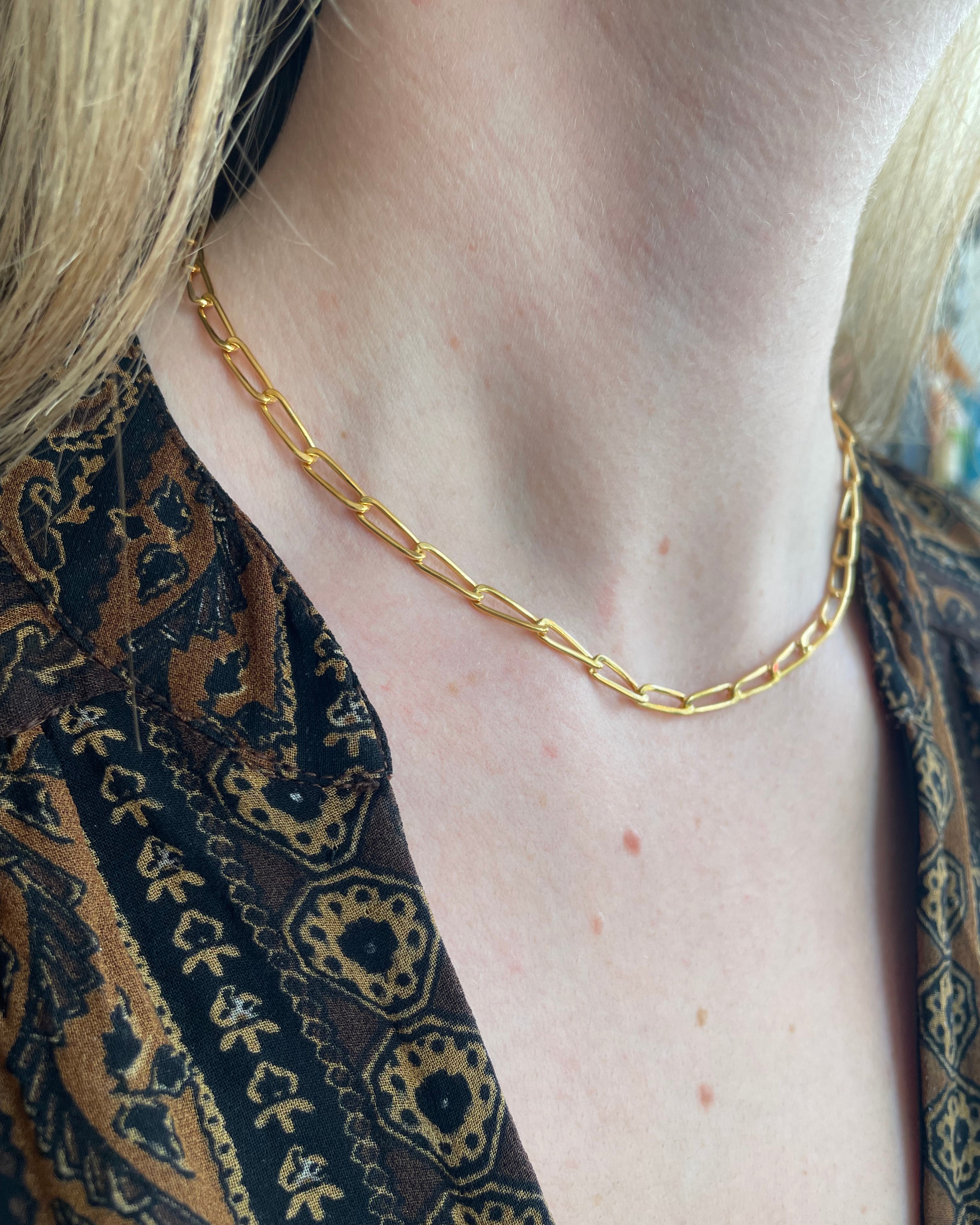 PAPERCLIP CHAIN NECKLACE IN YELLOW GOLD by Chan Luu - Romi Boutique