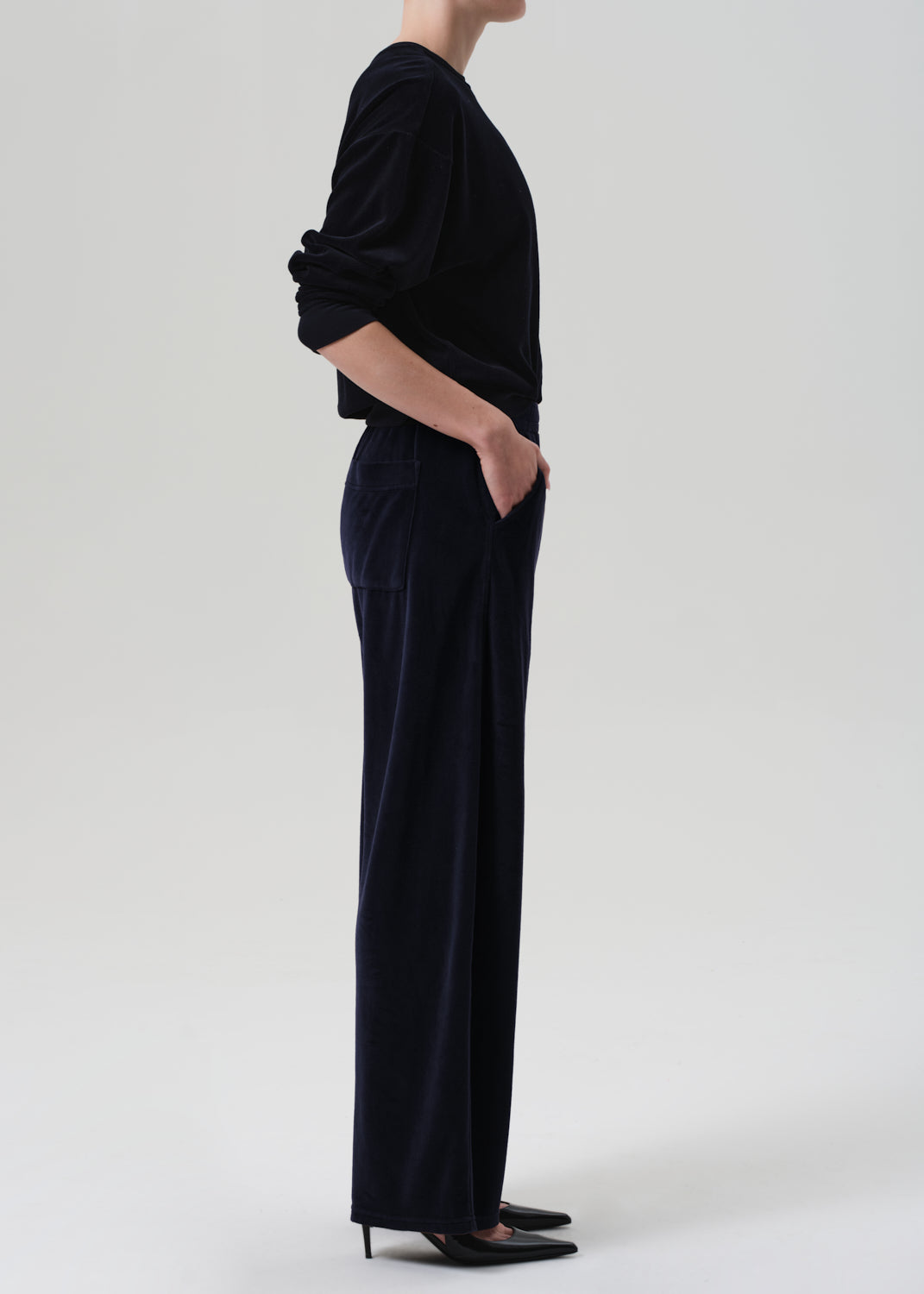 BRYNN DRAWSTRING VELOUR PANT IN NOTTE - Romi Boutique