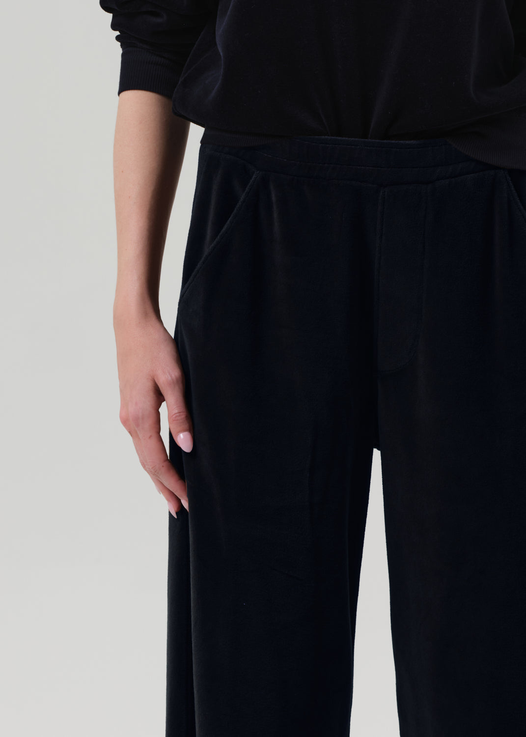 BRYNN DRAWSTRING VELOUR PANT IN NOTTE - Romi Boutique