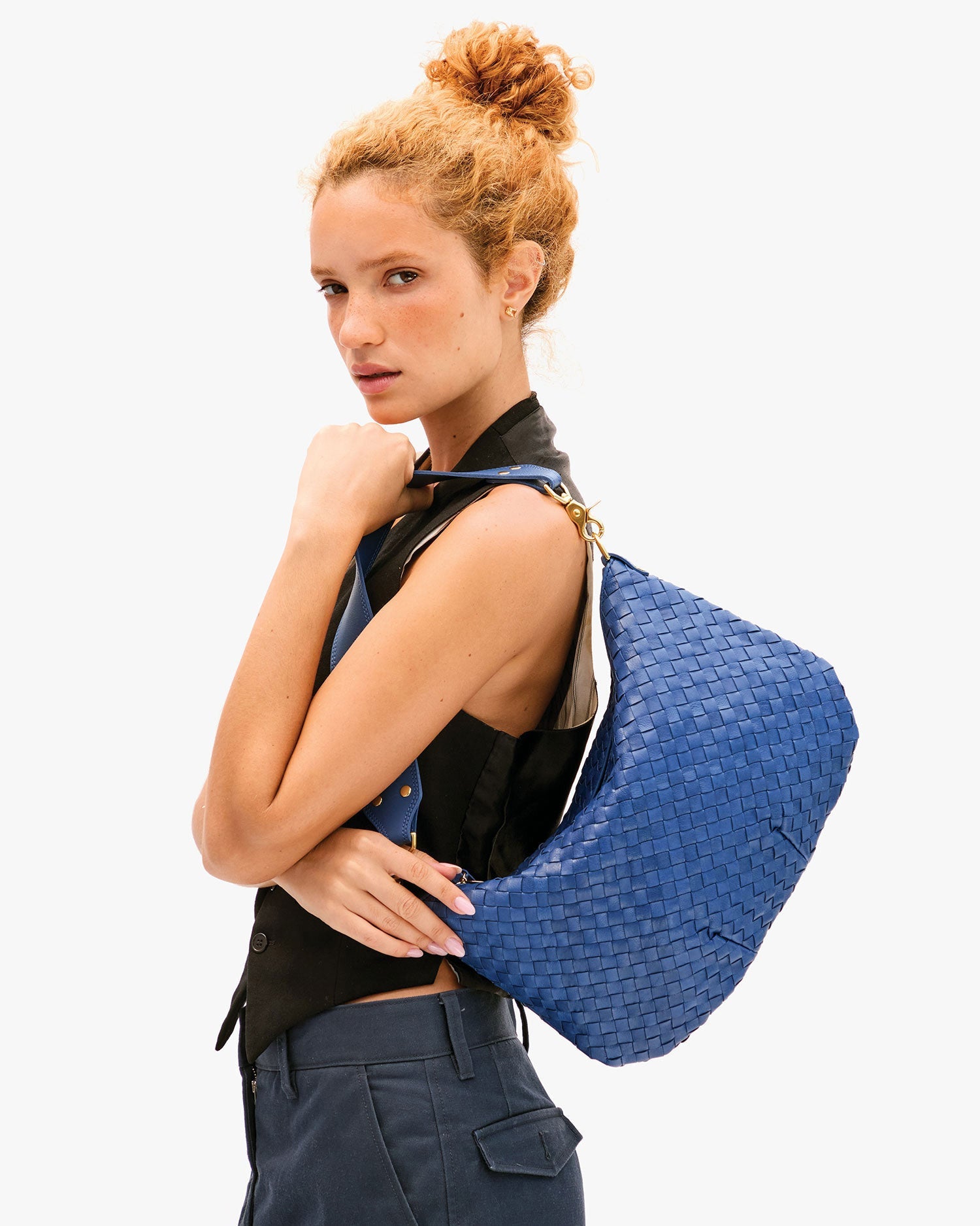 MOYEN MESSENGER MEDIUM WOVEN DIAGONAL by Clare V - Romi Boutique