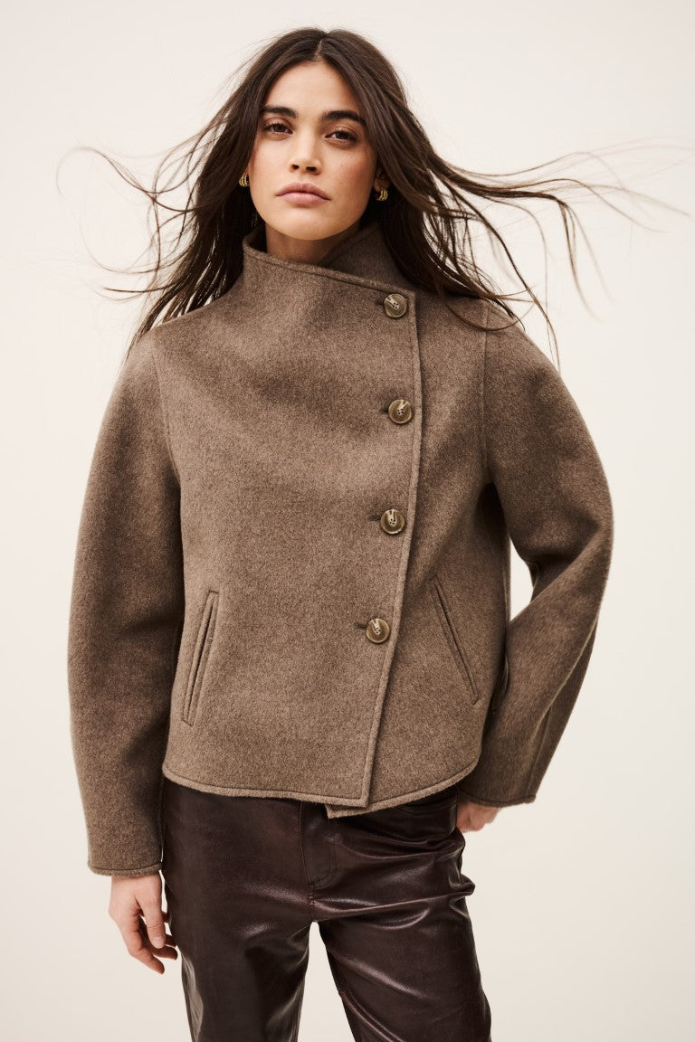 Coat Kemelia