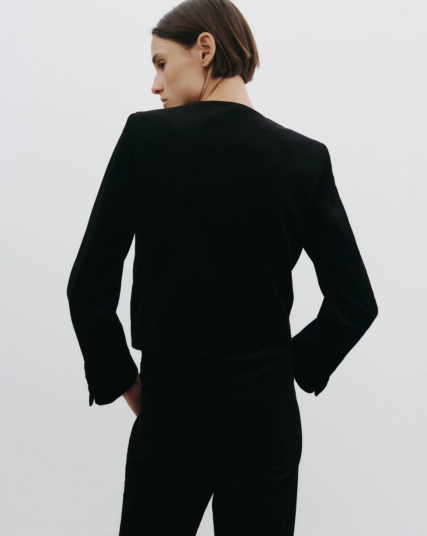 PATTI VELVET SHORT JACKET IN BLACK - Romi Boutique