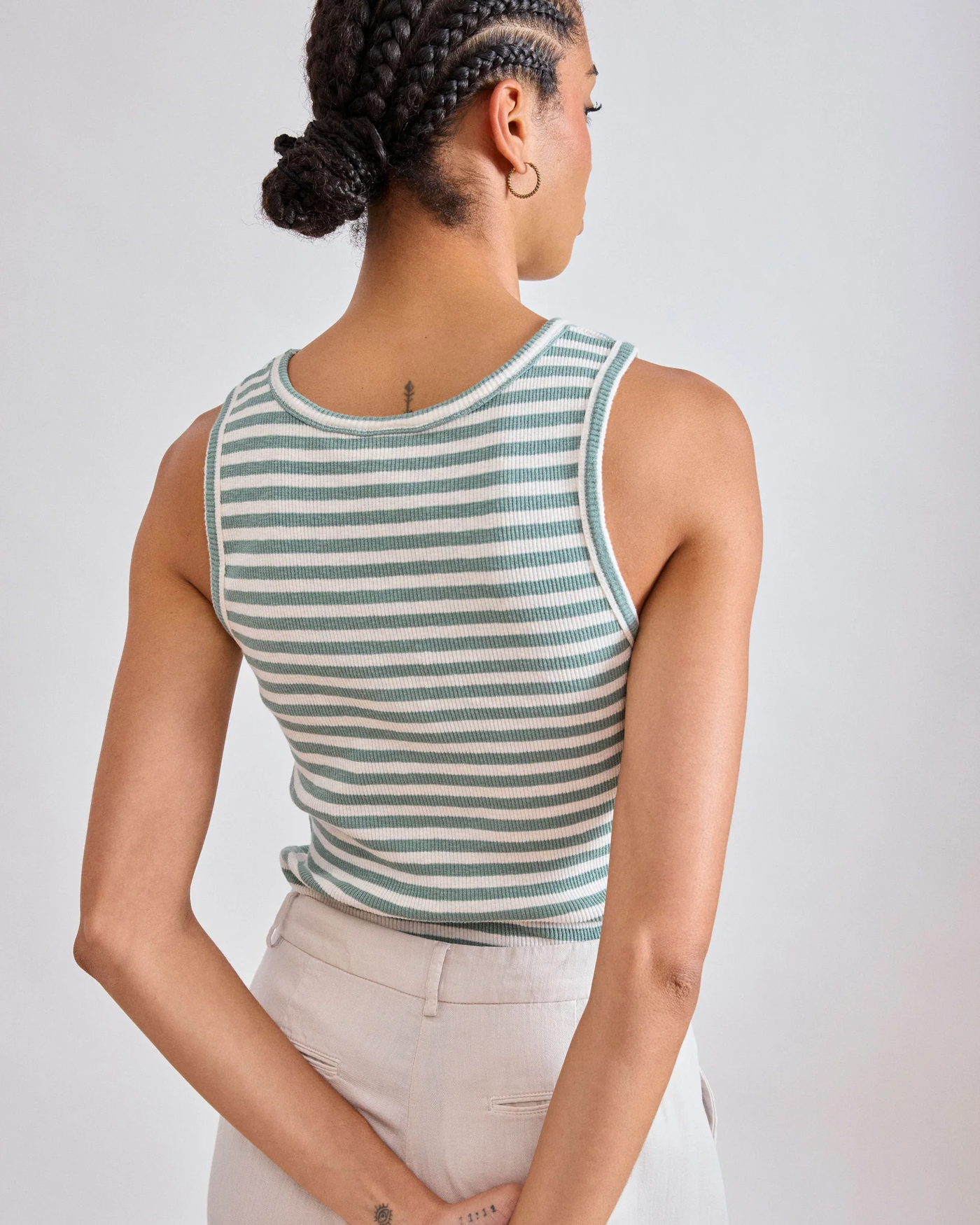 TENEST KNIT T-SHIRT IN ECRU/AGAVE