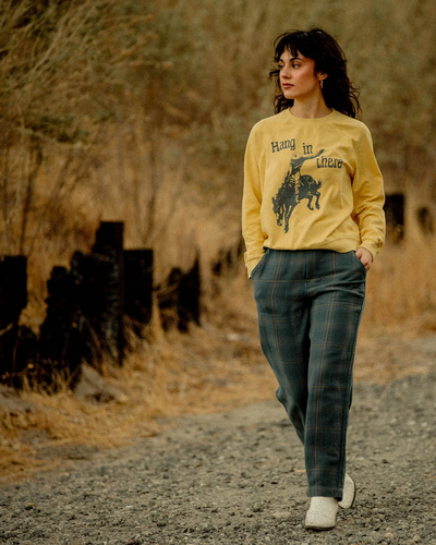 HANG IN THERE CREWNECK IN YELLOW