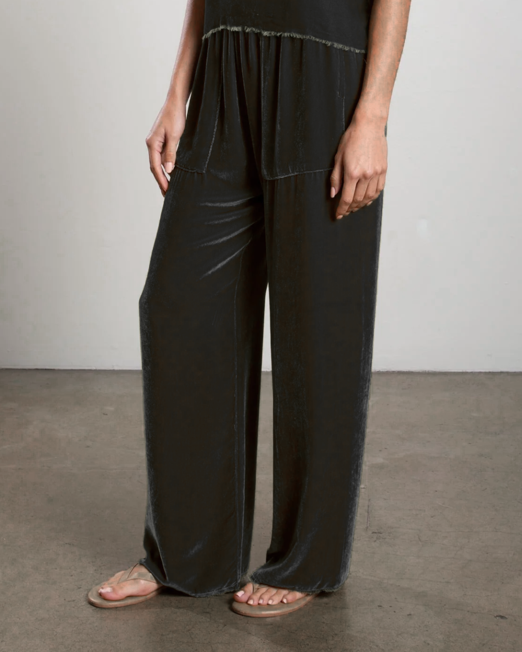 TARYN VELVET PANT IN BLACK