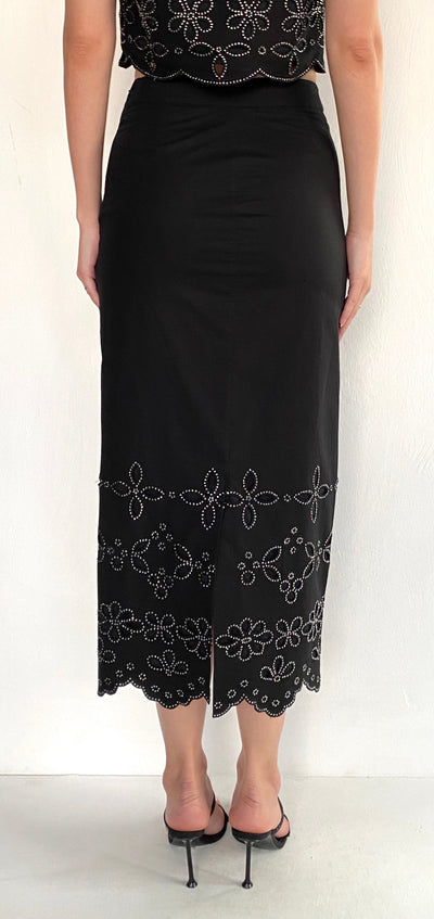 FITTED MIDI SKIRT IN BLACK