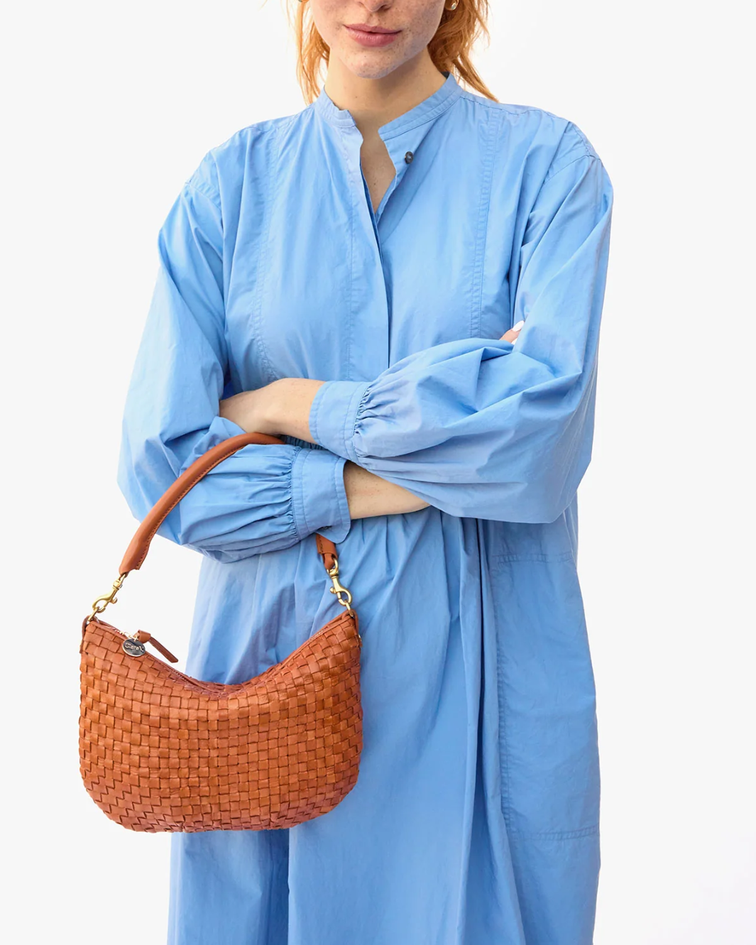 PETIT MOYEN MESSENGER IN NATURAL WOVEN CHECKER