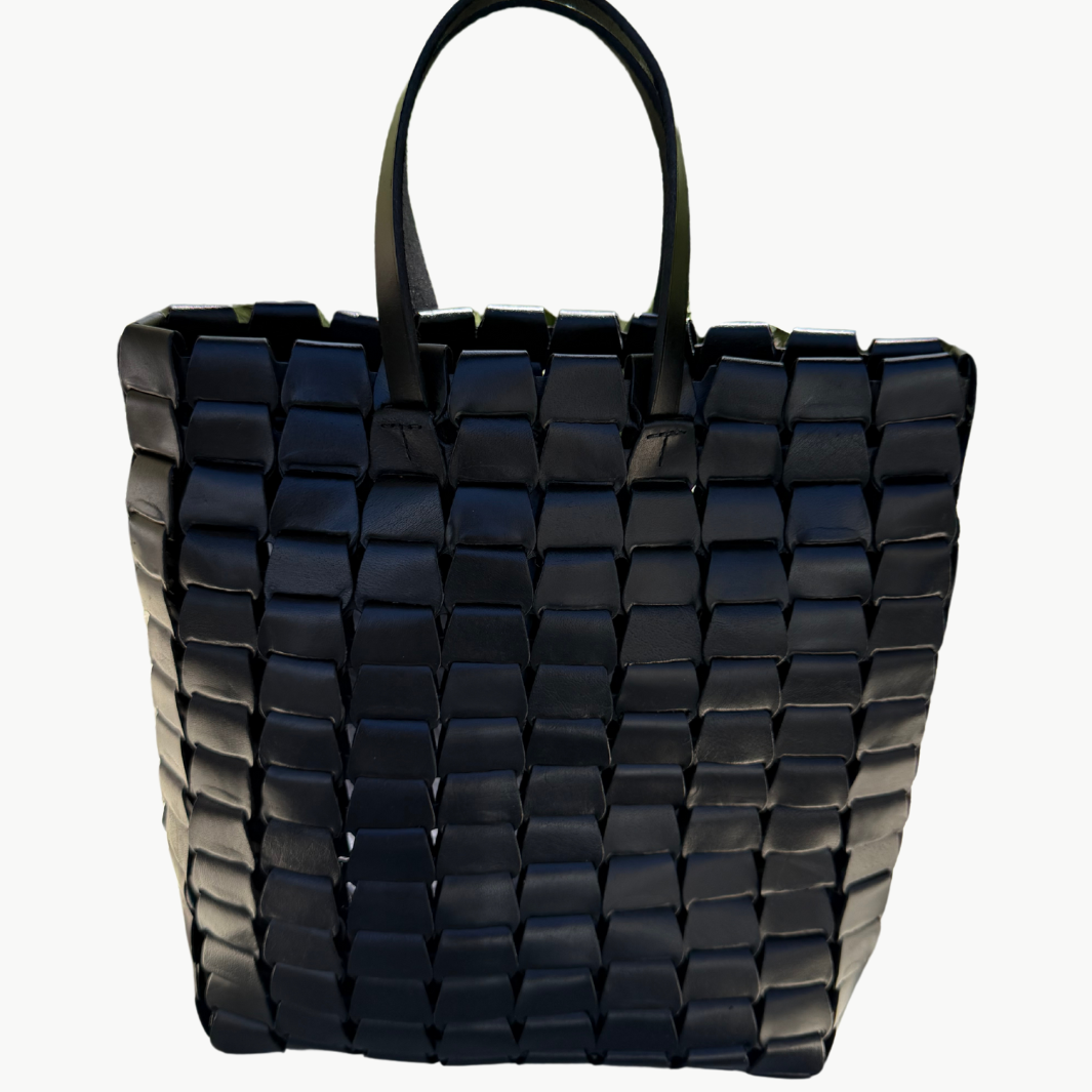 LINK TOTE IN BLACK by Dragon Diffusion - Romi Boutique