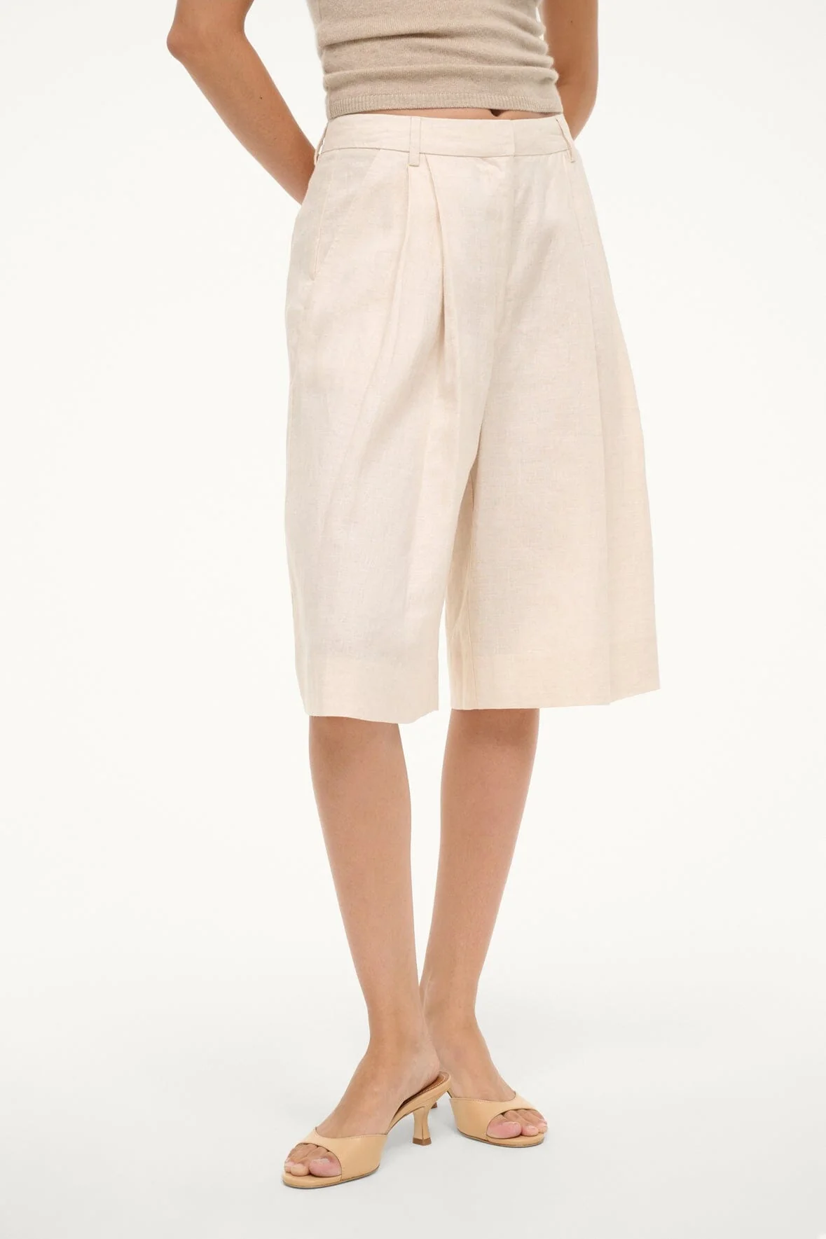 CRUZ BERMUDA LINEN SHORT IN NATURAL
