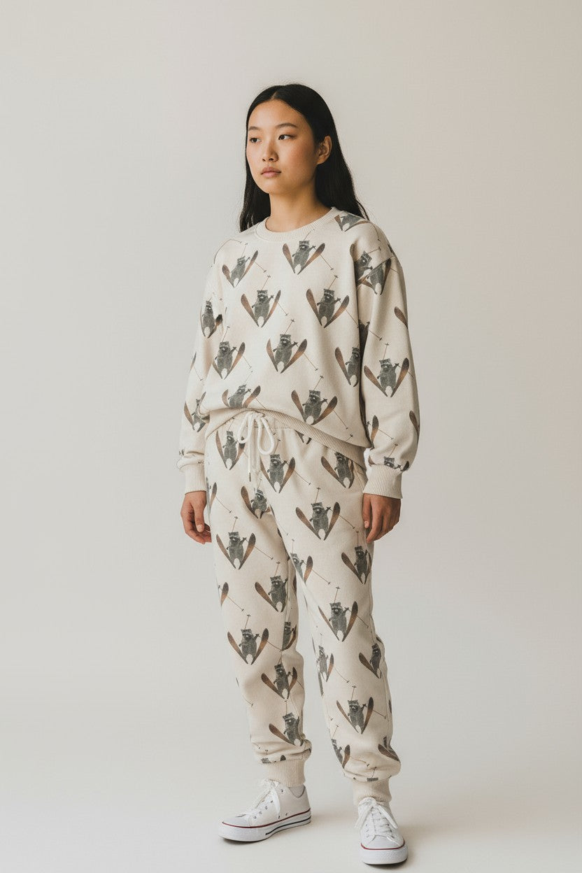 COZY PANT IN SKIING RACCOONS