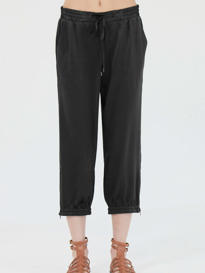 GO PARACHUTE CAPRI PANTS IN WASHED BLACK