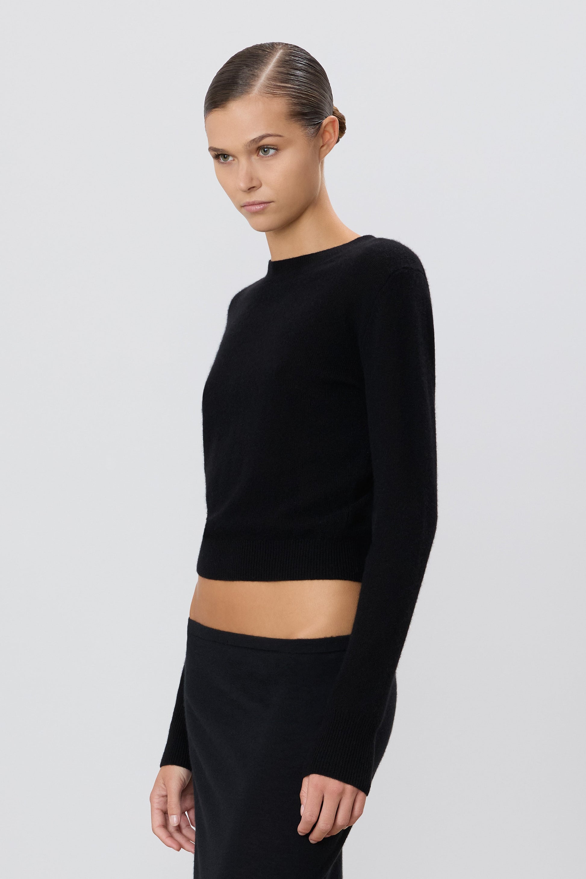 FRANCIS SWEATER IN BLACK - Romi Boutique