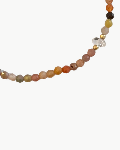 BEADED BRACELET IN PEACH MULTI