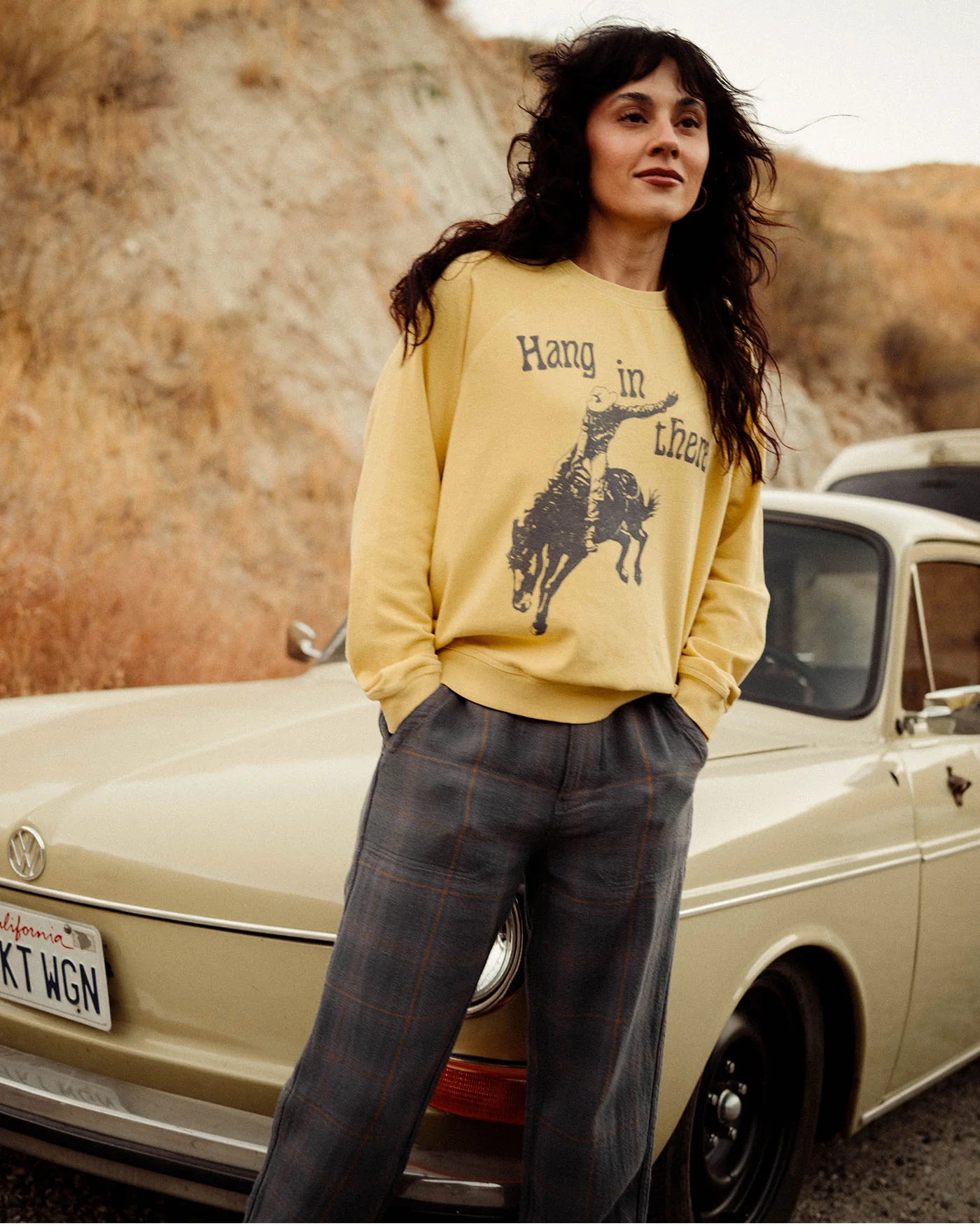 HANG IN THERE CREWNECK IN YELLOW