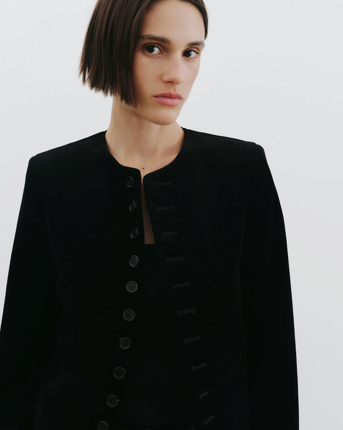 PATTI VELVET SHORT JACKET IN BLACK - Romi Boutique