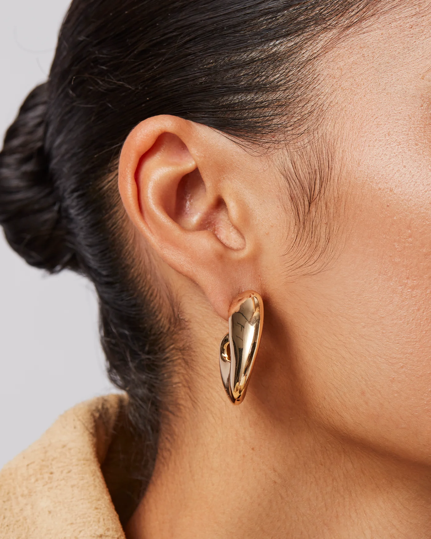 GIGI HOOPS IN GOLD by Jenny Bird - Romi Boutique