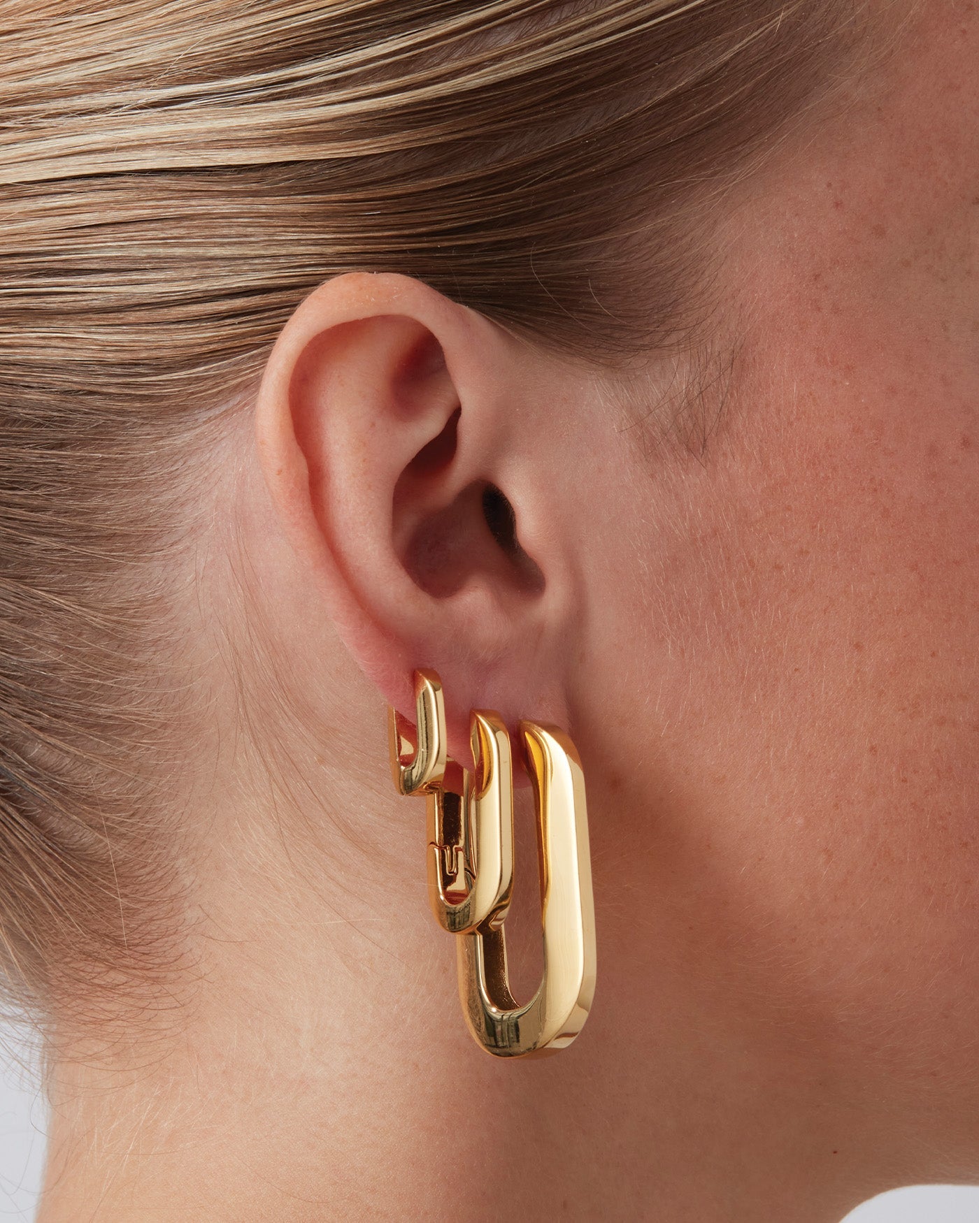MEGA U-LINK EARRINGS IN HIGH POLISH GOLD - Romi Boutique