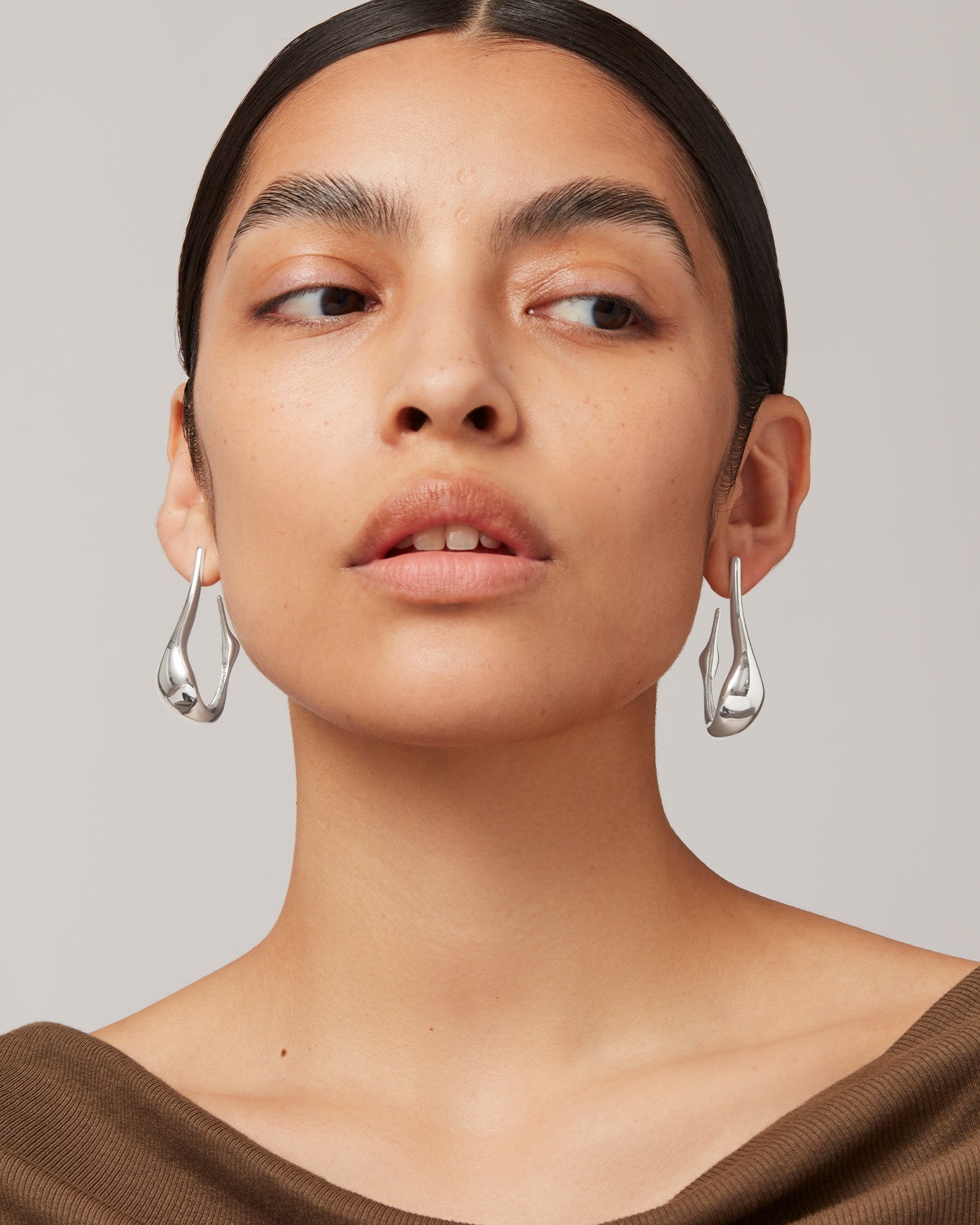 COLETTE HOOPS MEDIUM IN SILVER - Romi Boutique