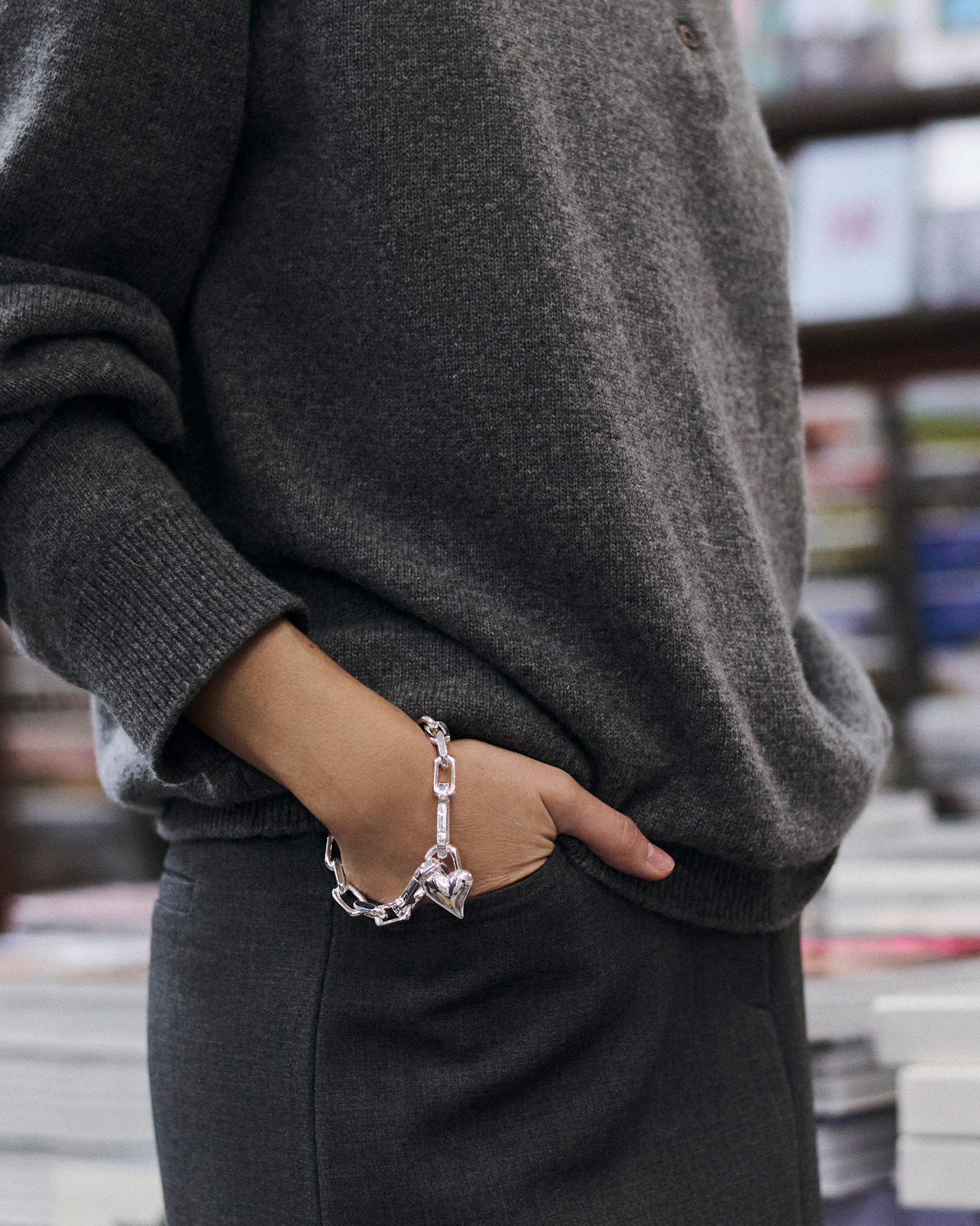PADLOCK HEART CHAIN BRACELET IN SILVER - Romi Boutique