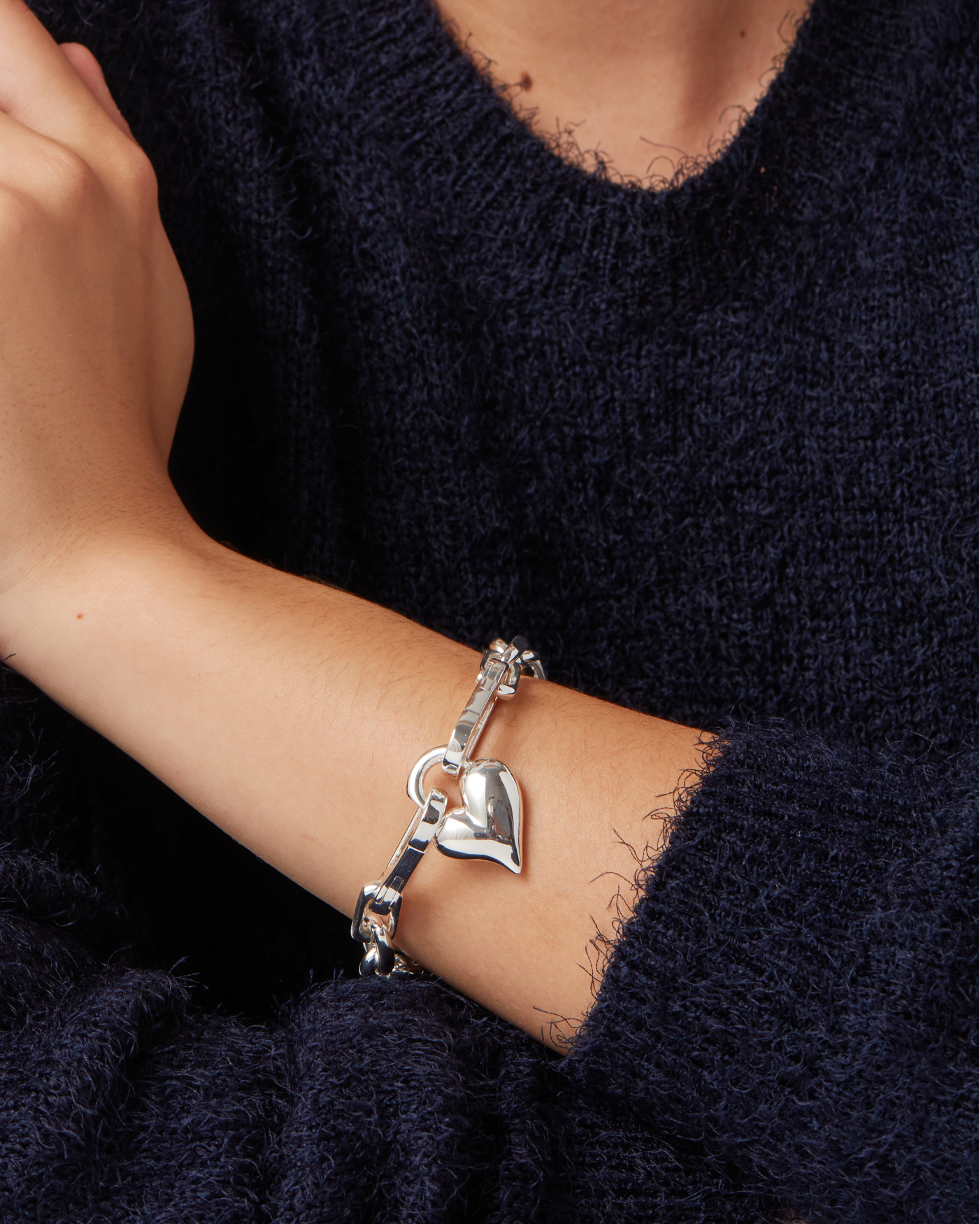 PADLOCK HEART CHAIN BRACELET IN SILVER - Romi Boutique
