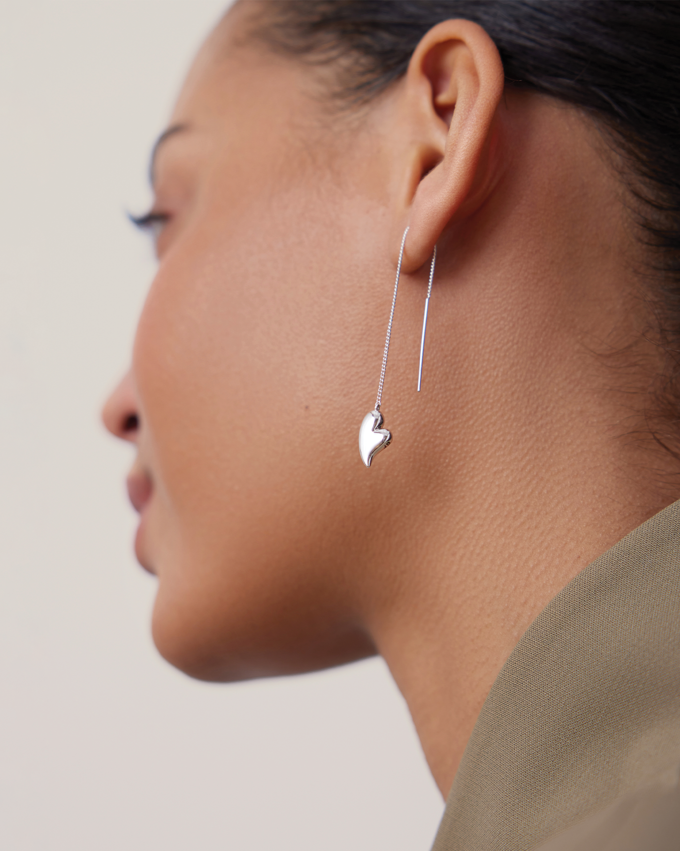 PUFFY HEART THREADERS IN SILVER - Romi Boutique