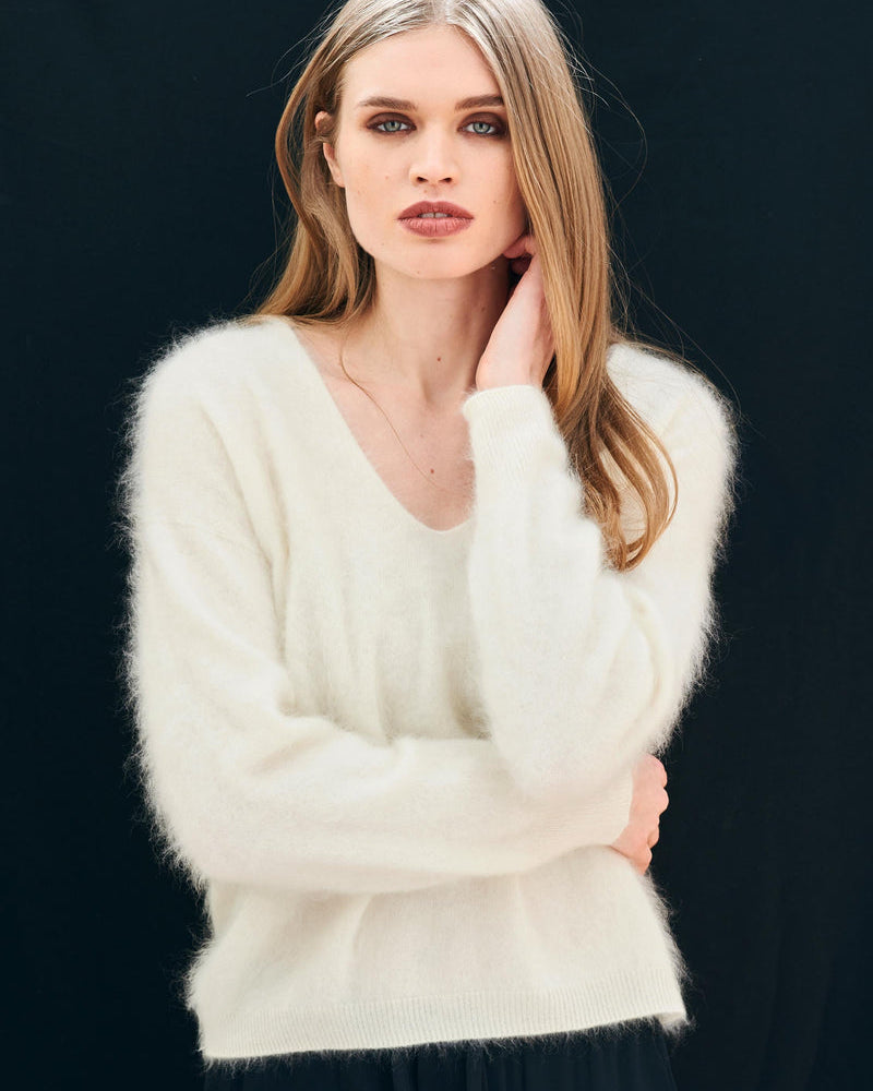 CASHMERE BRUSHED BOXY VEE IN ECRU - Romi Boutique