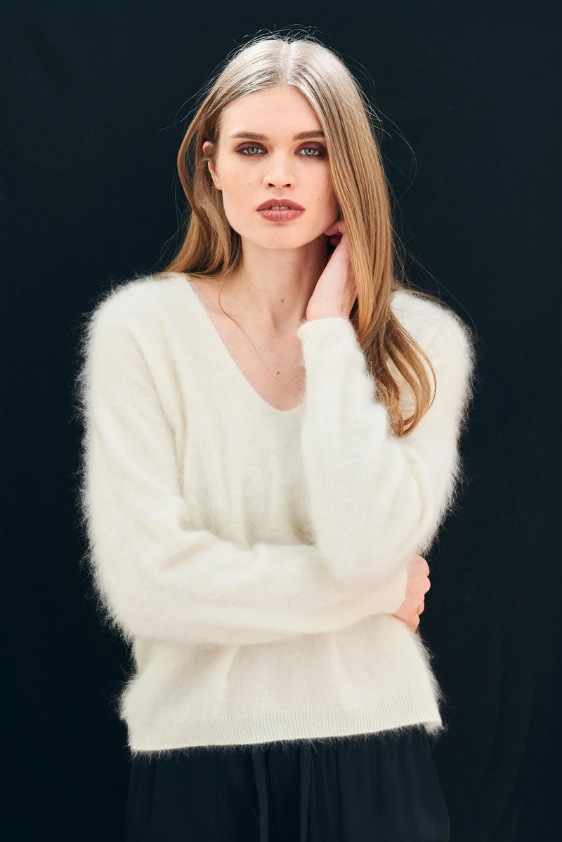 CASHMERE BRUSHED BOXY VEE IN ECRU - Romi Boutique