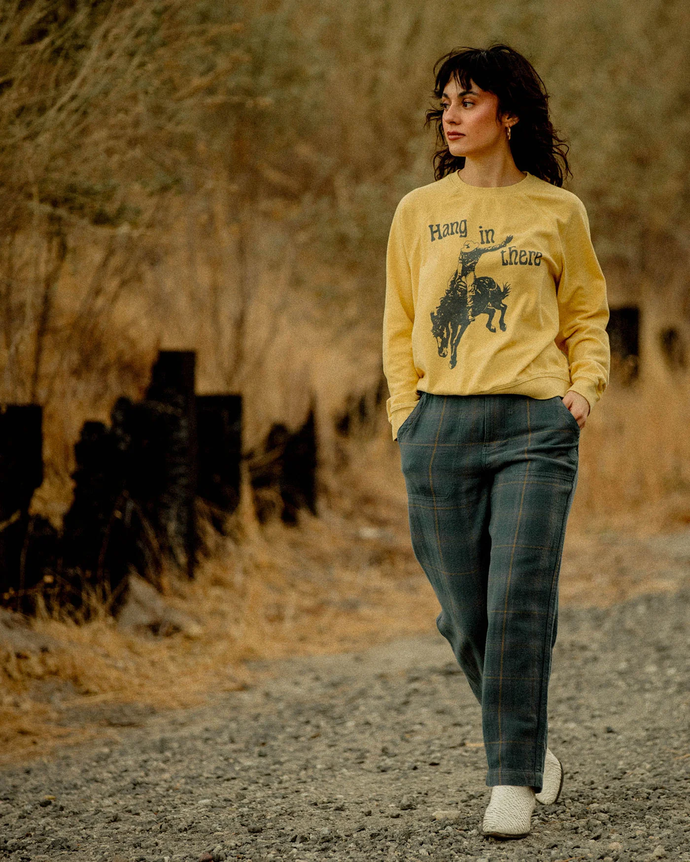 HANG IN THERE CREWNECK IN YELLOW - Romi Boutique
