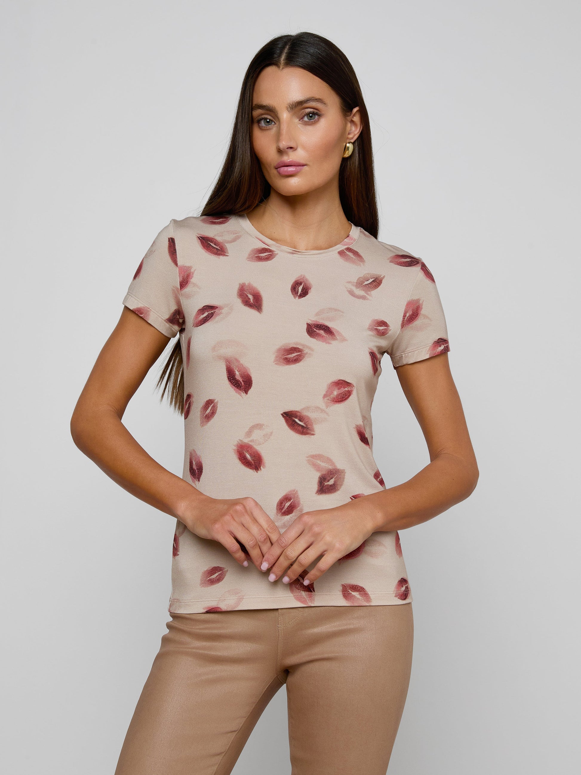 RESSI FITTED TEE IN TAUPE/DARK RED FADED KISS - Romi Boutique
