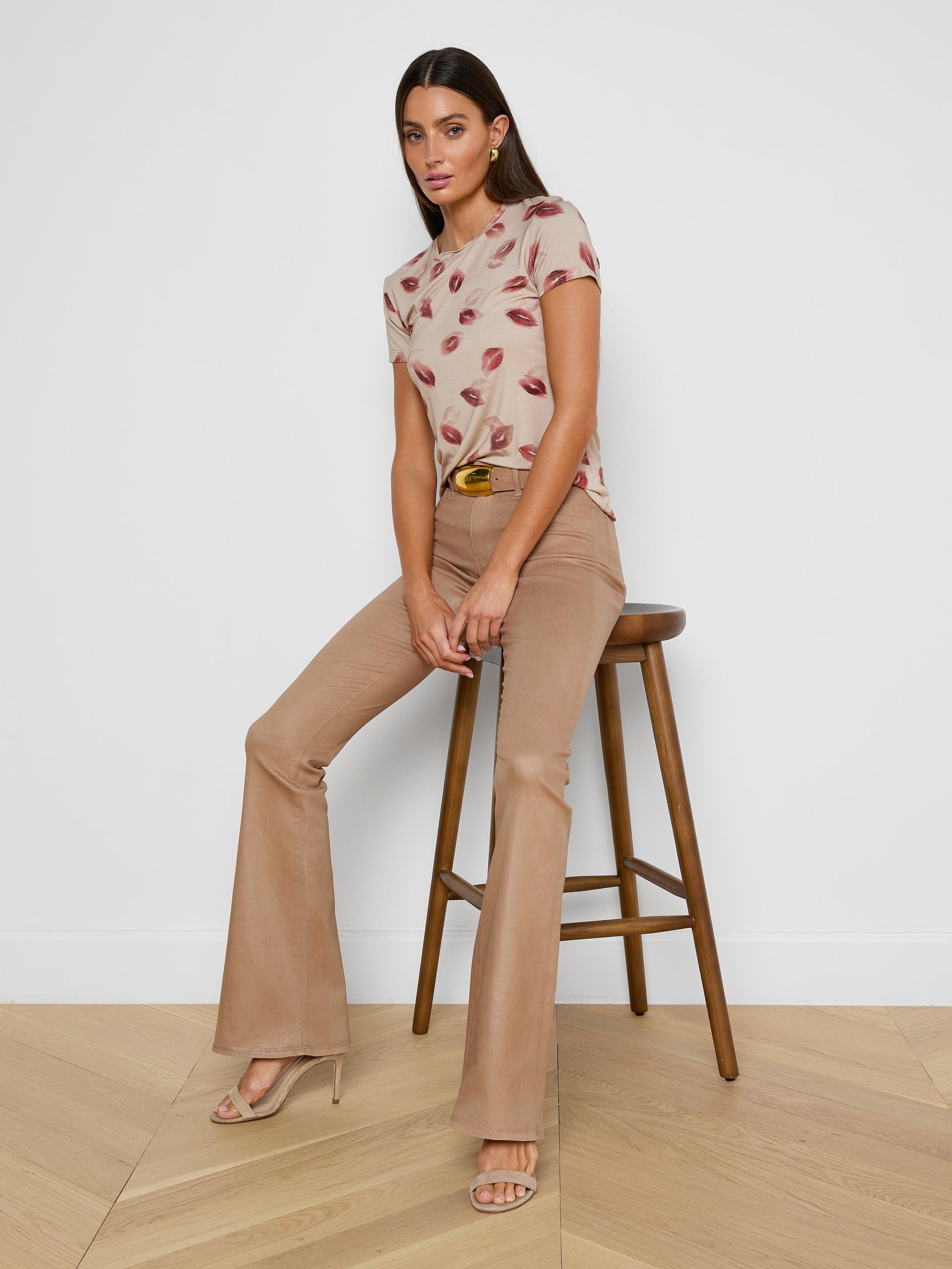 RESSI FITTED TEE IN TAUPE/DARK RED FADED KISS - Romi Boutique