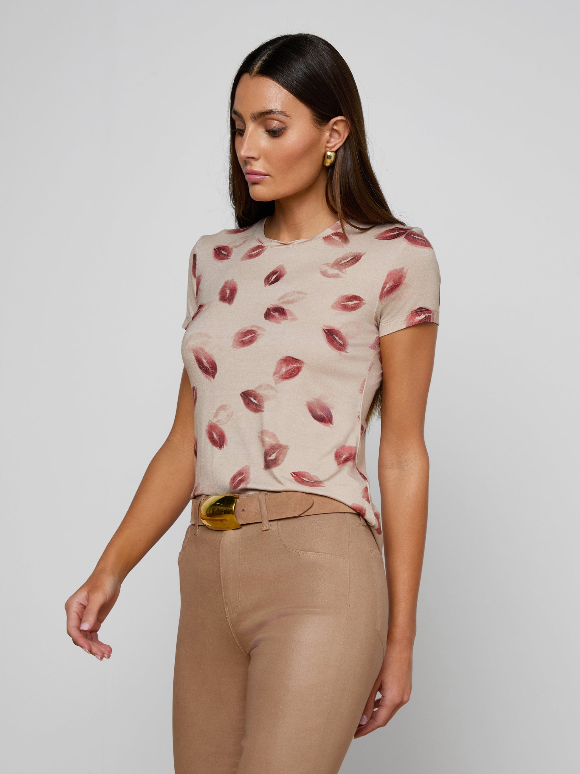 RESSI FITTED TEE IN TAUPE/DARK RED FADED KISS - Romi Boutique