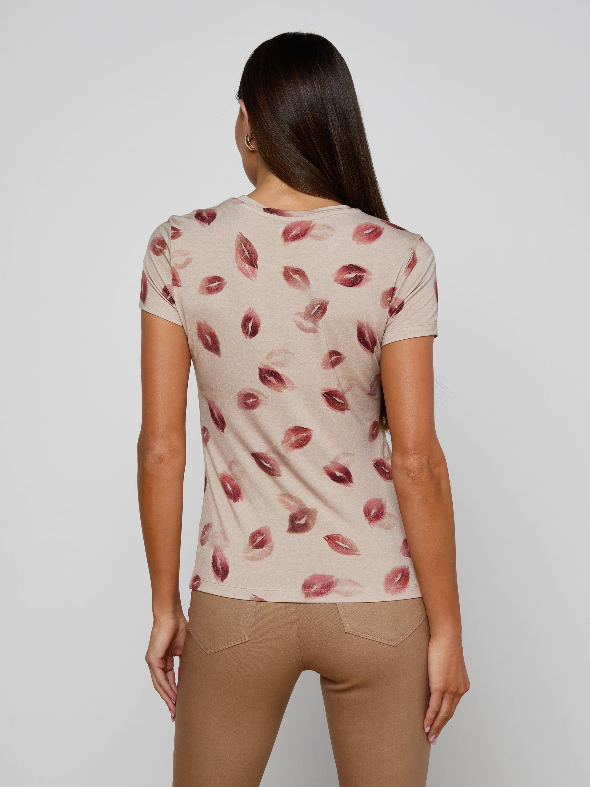 RESSI FITTED TEE IN TAUPE/DARK RED FADED KISS - Romi Boutique