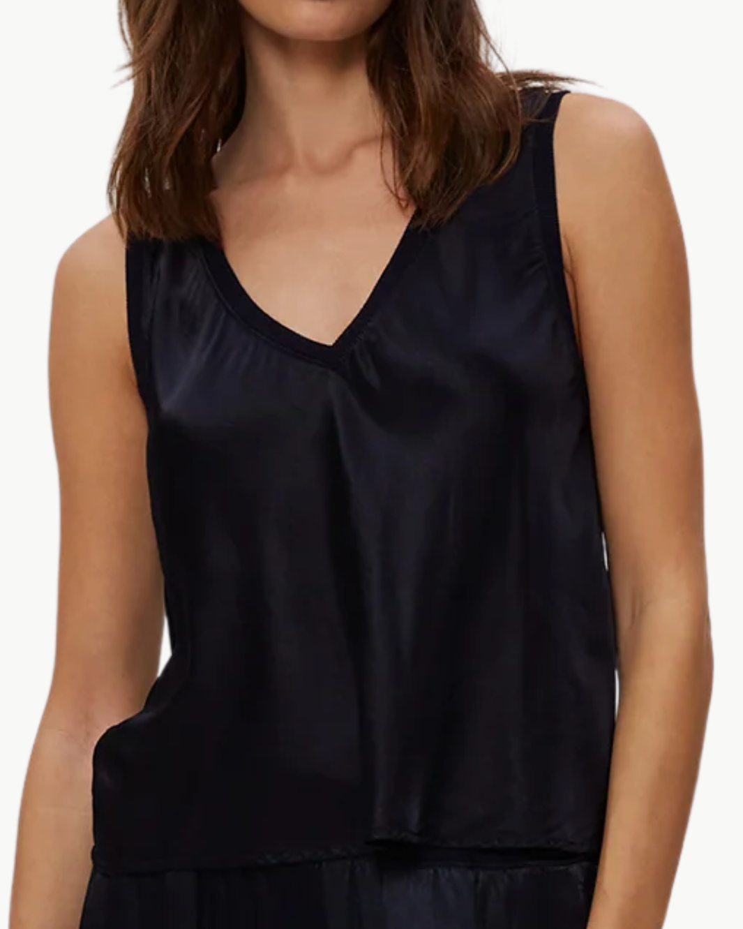 LIZ V NECK TANK IN BLACK