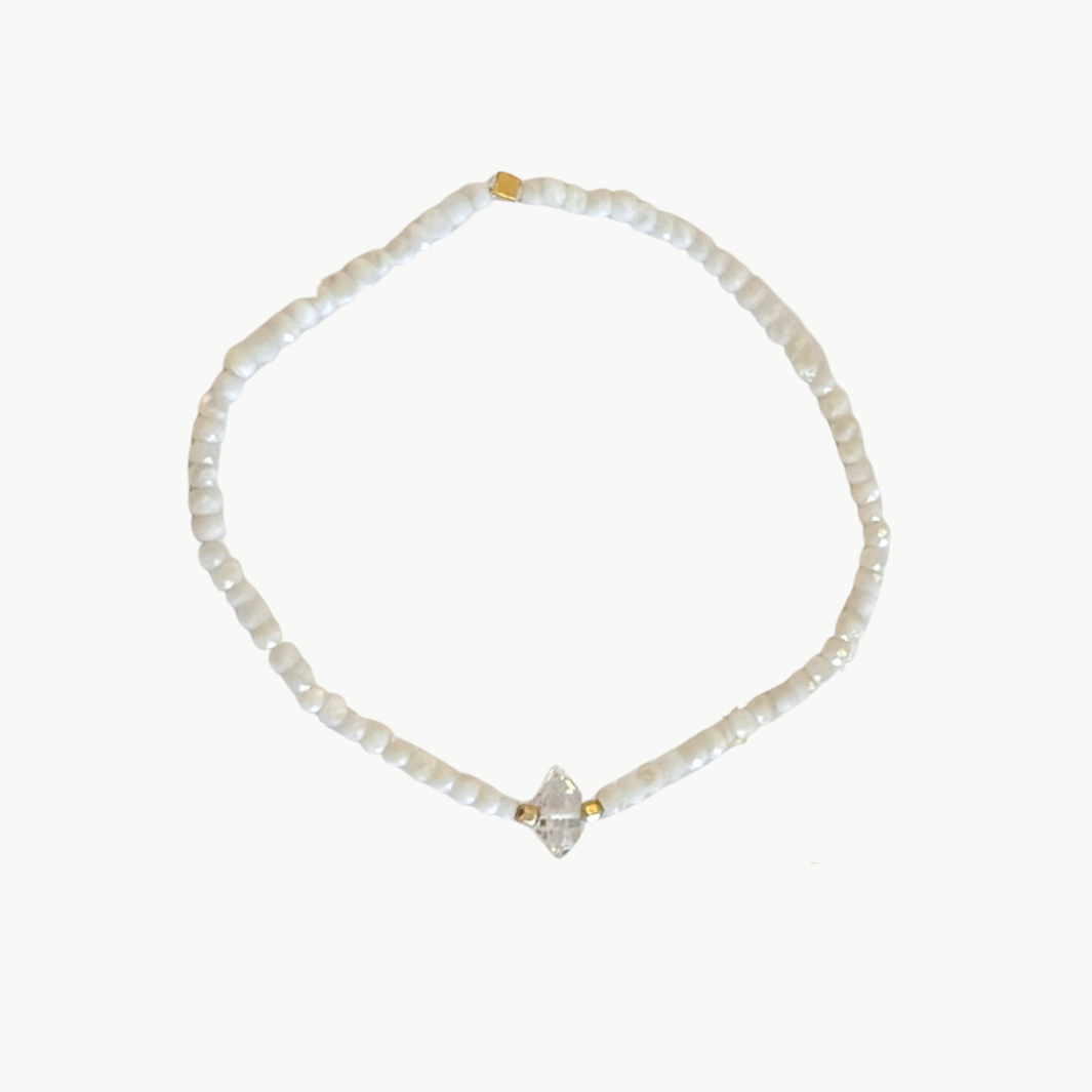 BEADED BRACELET IN WHITE - Romi Boutique